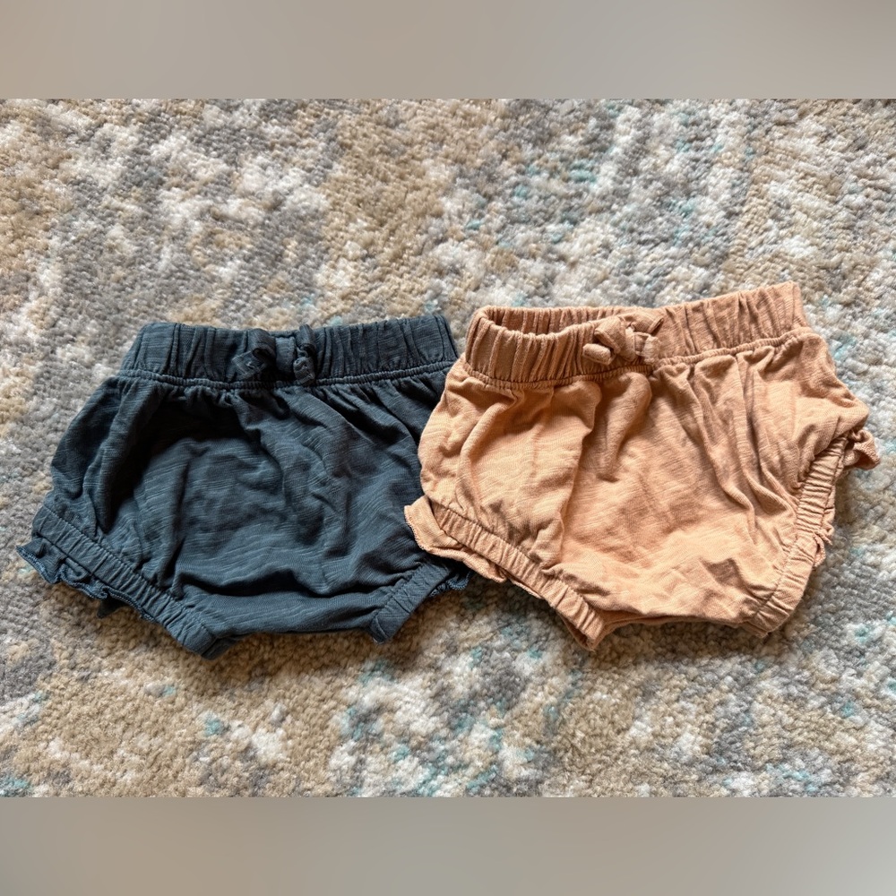 2x Little Co. Shorts with ruffle trim Size 6 Months